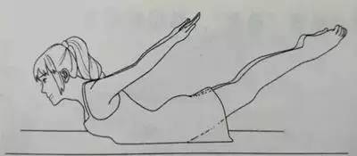 4个简单瑜伽动作养护你的腰椎(图2)