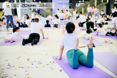 西村端午百人亲子瑜伽活动举行(图2)