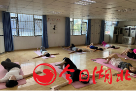 CQ9电子“健康瑜伽练就精彩自己”全民健身项目 关东街清江社区惠民利题活动(图3)