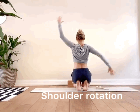 练瑜伽：5张动图5个动作开肩开胸和解锁后弯都很实用！(图2)